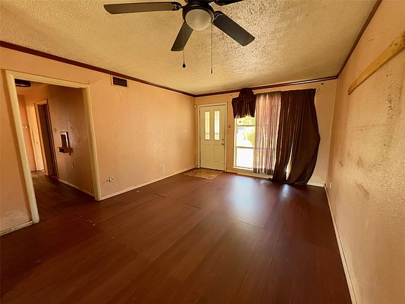 2nd image of 943 Deerwood Dr