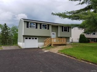 4270 Amblewood Ln, Clay, NY 13041