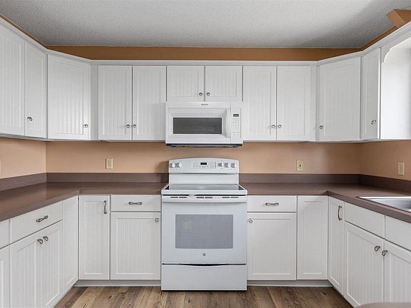 3rd image of 4240 Hearthside Dr