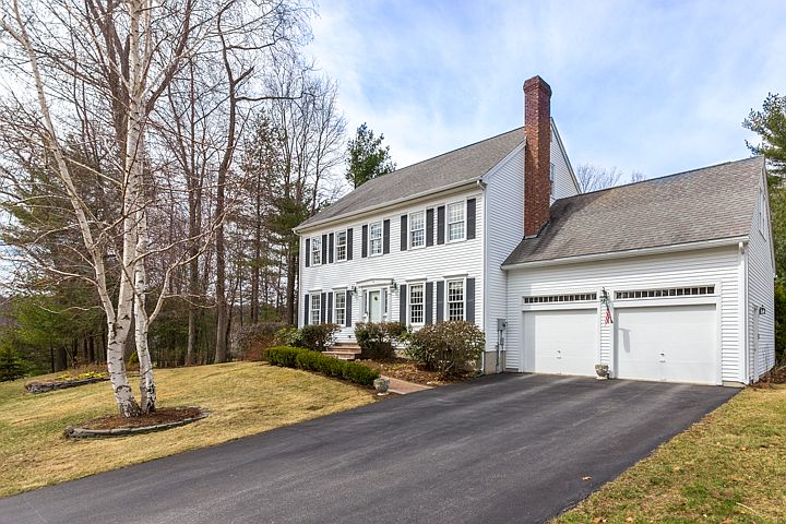 2nd image of 12 Hansom Dr