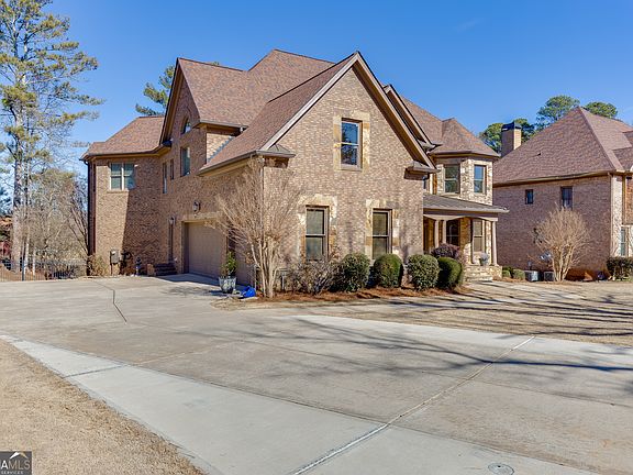 3rd image of 704 Old Cumming Rd