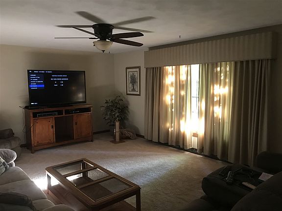 5th image of 125 Hillcrest Dr