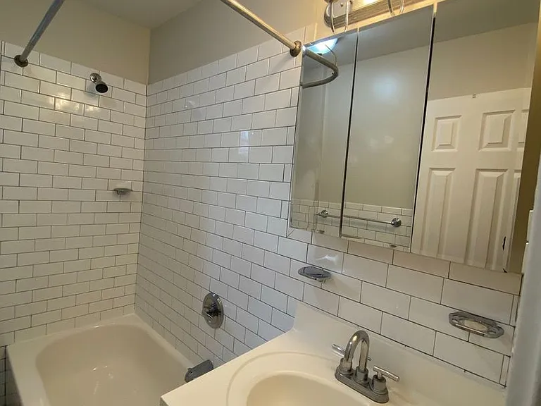 Waterfront Oasis: Luxe Living on Boulevard East, West New York, NJ — Photo 28