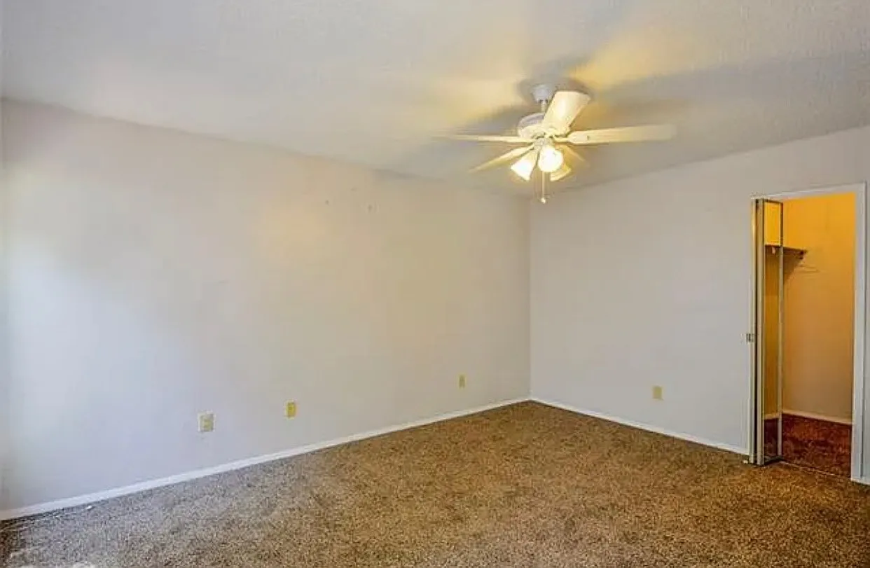 4 bed, 1710 sqft, $2,454 — Photo 2