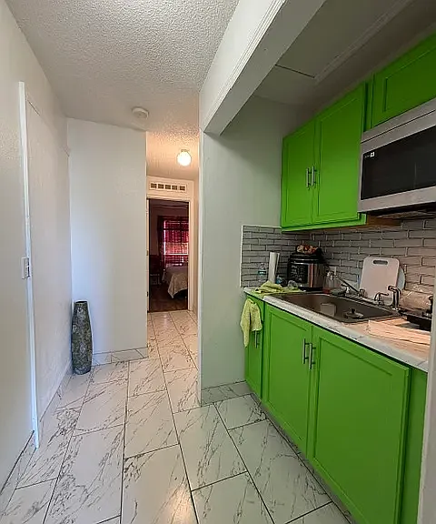1413 Sarasota Dr — Photo 4