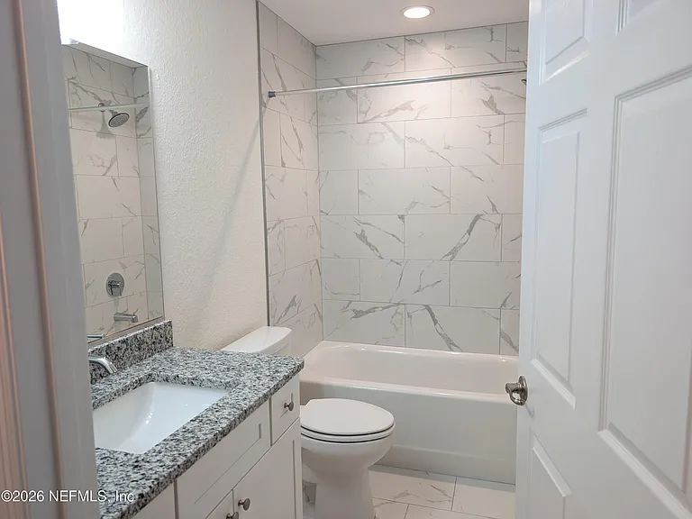 819 NE 10th St #1 — Photo 12