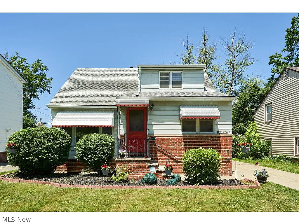 20151 S Lake Shore Blvd photo 1