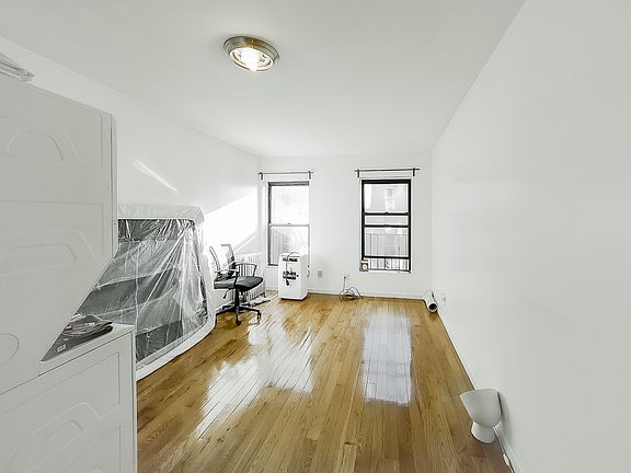 3rd image of 304 W 56th St APT 3B