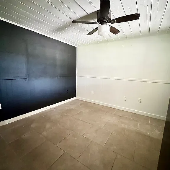 2233 E Magnolia St — Photo 5