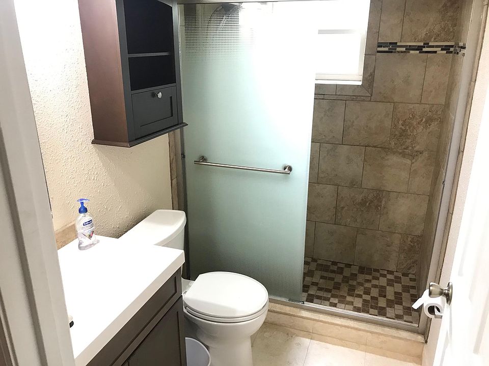 1st image of 625 SW 10th Ln Unit 2