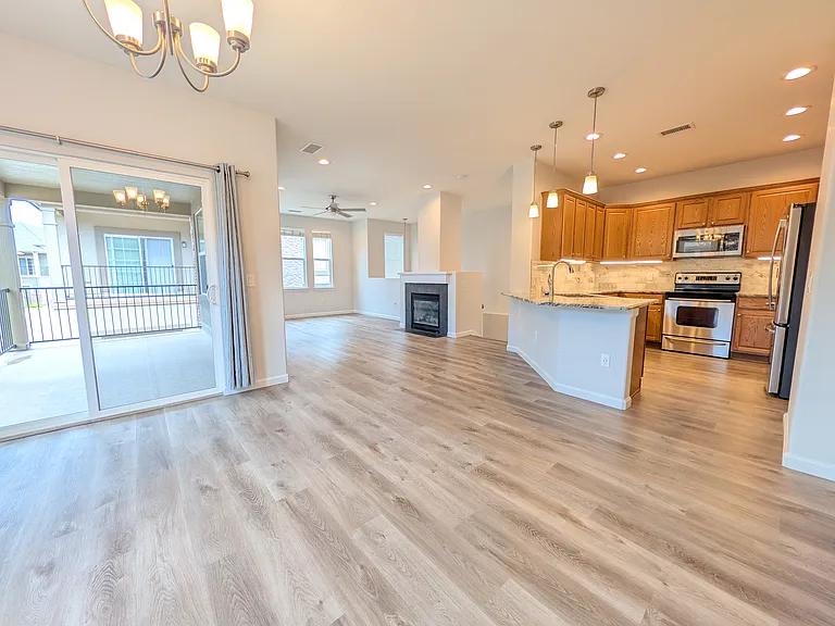 501 Elmhurst Way #A — Photo 9