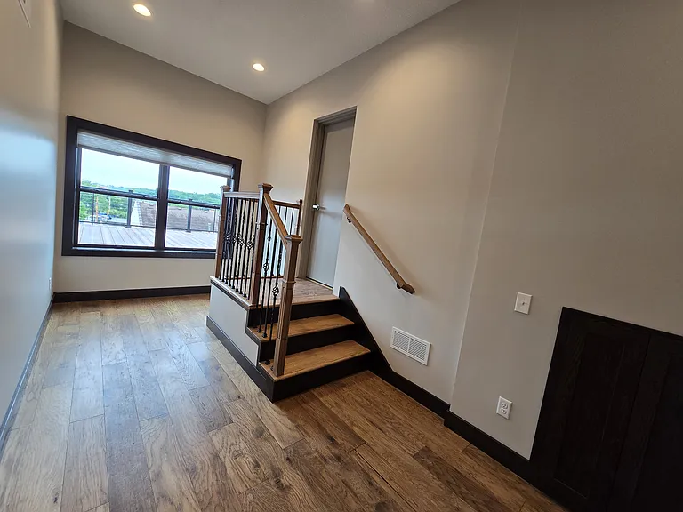 512 Division St S #2 — Photo 7