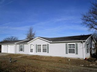 13 Locust Ln, Linn Valley, KS 66040
