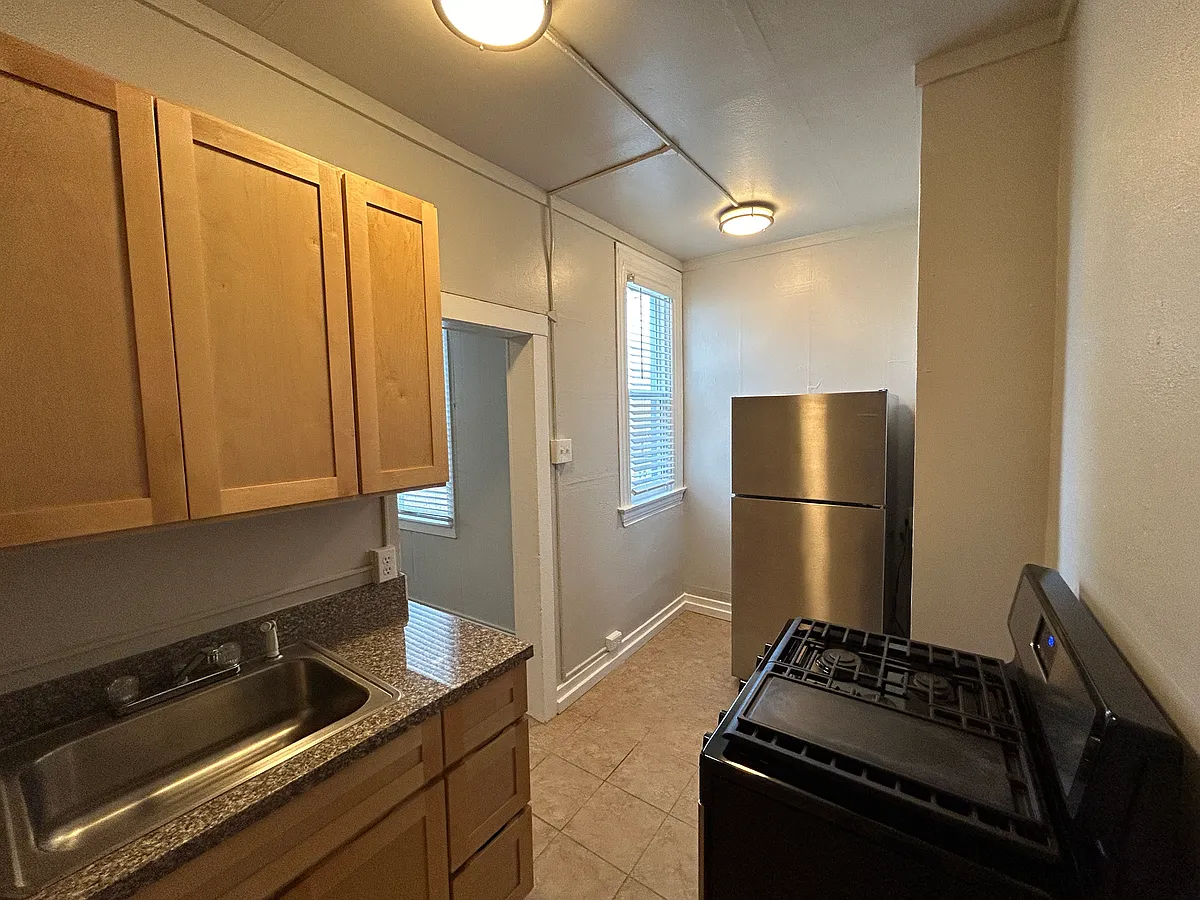 Building Photo - 815 N 5th St #204