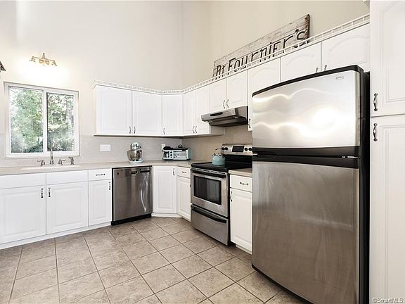 4th image of 44 Gillies Ln #44
