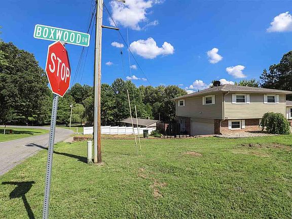 4th image of 300 Boxwood Dr