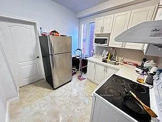 475 Bathurst St #203 — Photo 1