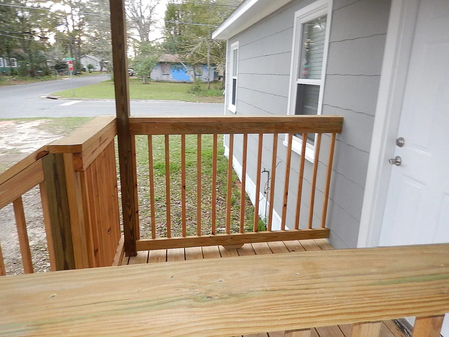 MODERN 2/1 w/ Stainless Steel Appliances, Screen Porch, Wood Floors, & Fenced Yard! $975/month Av... — Photo 2