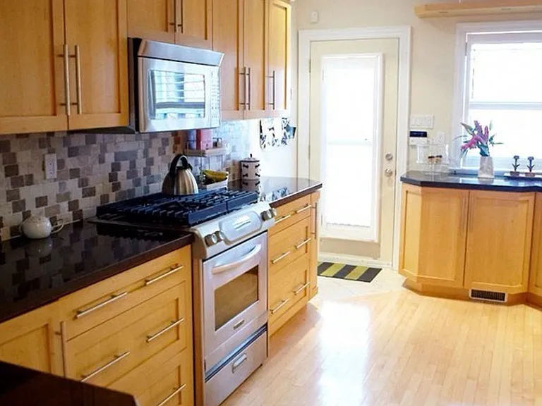 123 Helendale Ave #MAIN — Photo 4