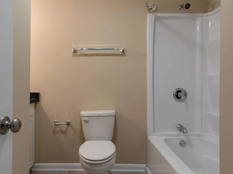 324 Lakeside Dr #E3 — Photo 17