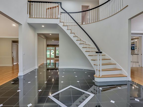 3rd image of 31 Stirrup Dr