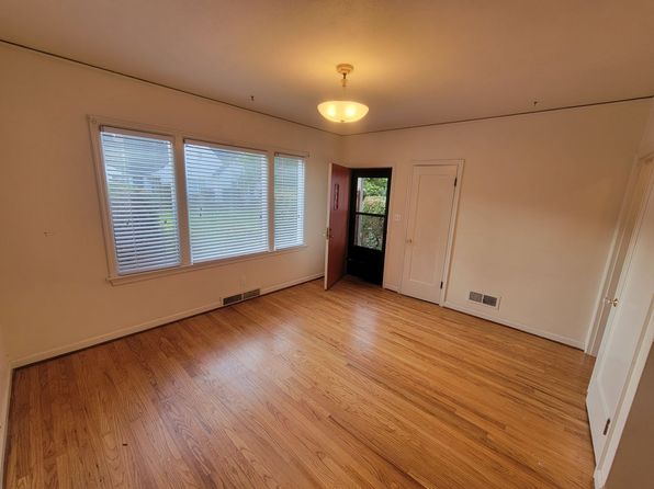 4325 NE Halsey St APT 14