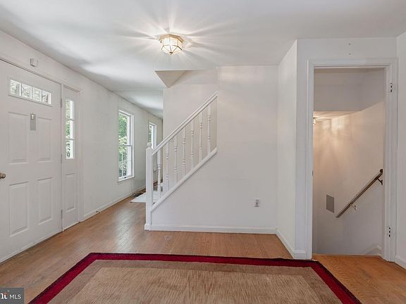 5th image of 10615 Pineview Rd