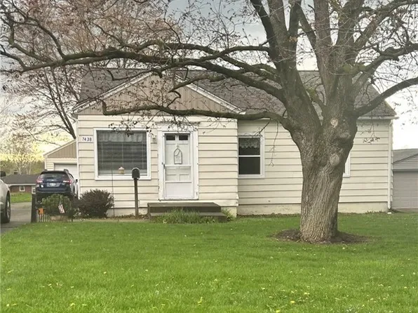 7438 Westview Dr, Youngstown, OH 44512