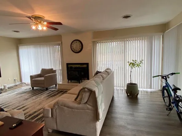 6586 Poplar Woods Cir S APT 2, Germantown, TN 38138