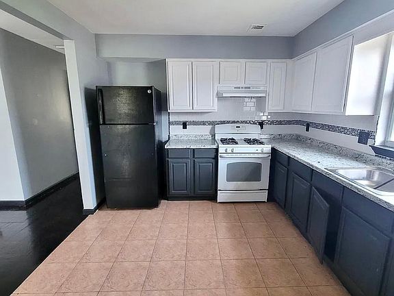 2nd image of 153 S 7th St Floor 1