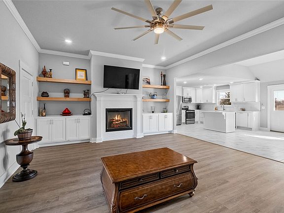 2nd image of 11 Briscoe Ln
