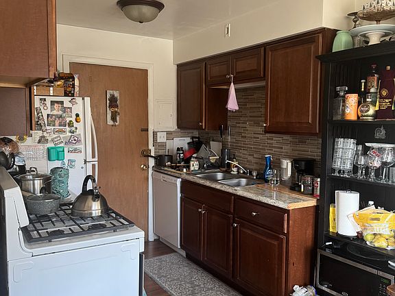 3rd image of 8903 Lamon Ave #2