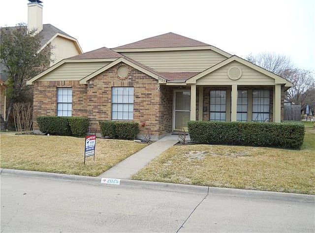 1st image of 2025 Oak Creek Ct