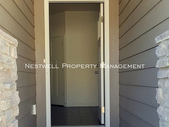 2nd image of 4139 N Cresthaven Ln