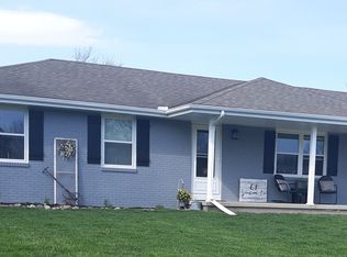 61 Glenbrook Ln, Fisher, IL