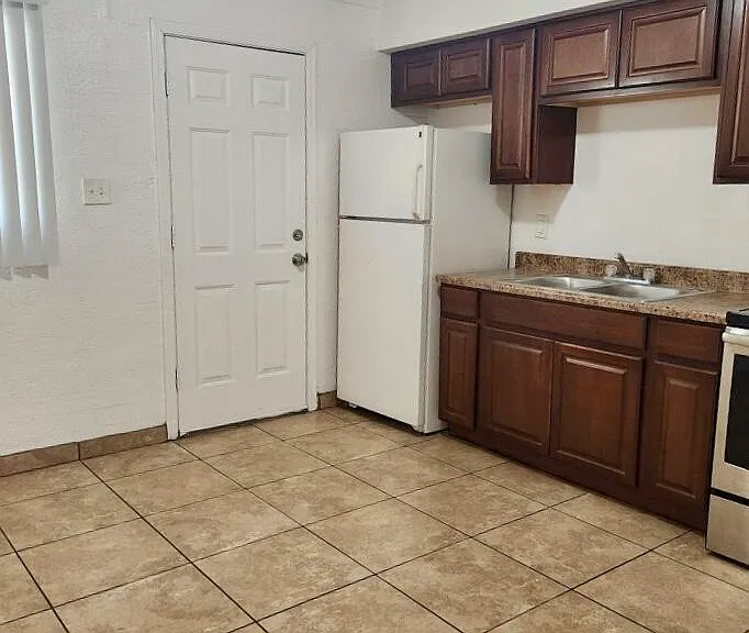 2139 W Glenrosa Ave #2 — Photo 5