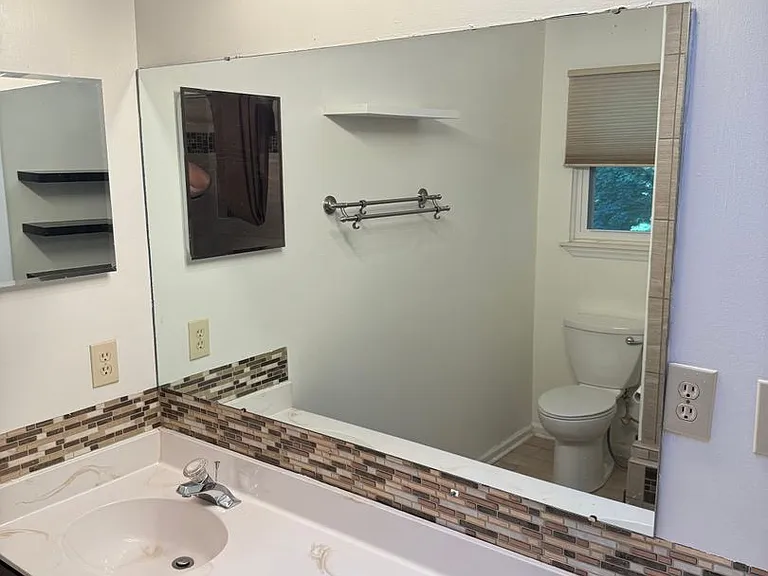 203 Aurora Ln — Photo 17