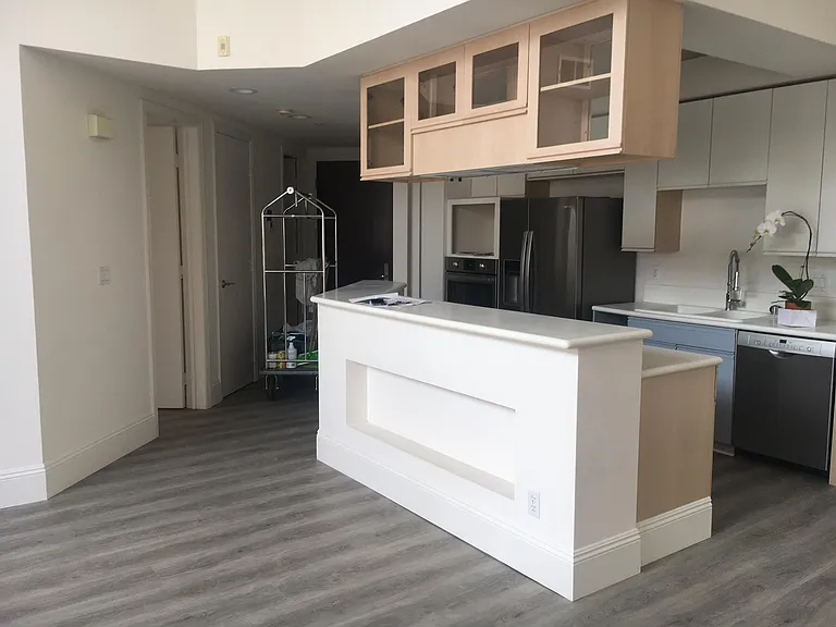 655 India St #405 — Photo 7