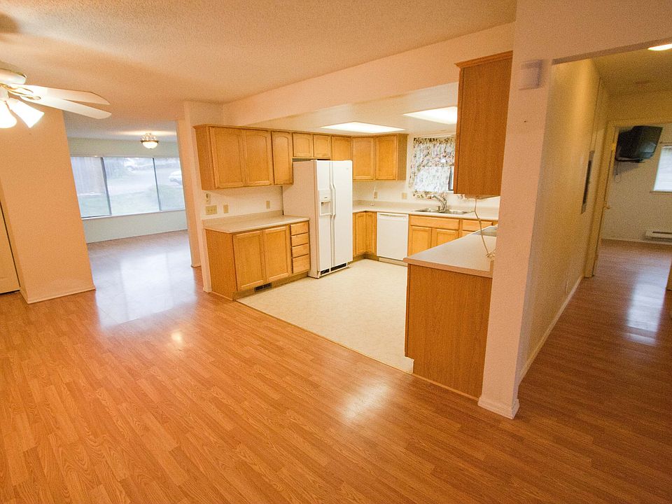 Spacious Kitchen and Dining Area