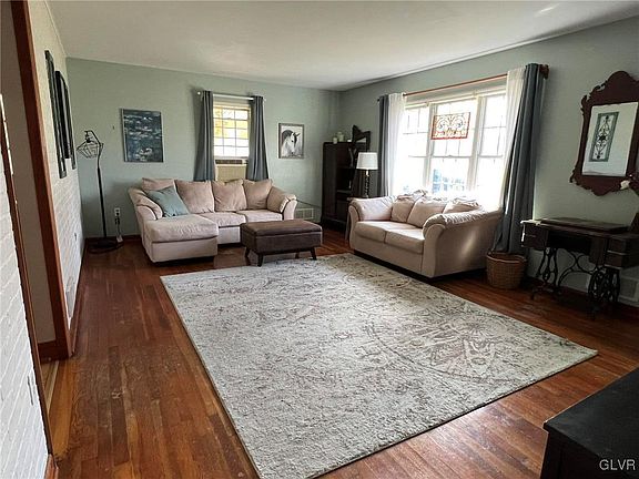 5th image of 4208 Wood Dr