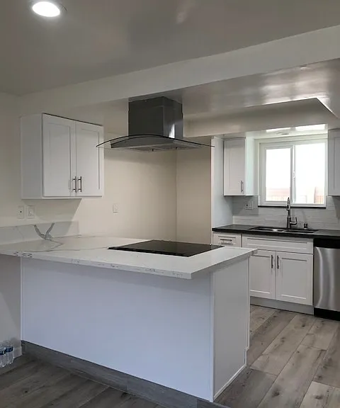 1831 Rockefeller Ln — Photo 2