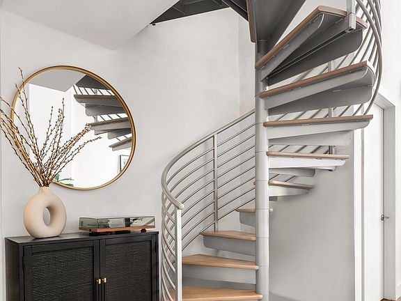 4th image of 131 W 122nd St #Penthouse B