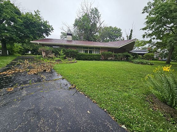 2nd image of 130 S Austin Ave