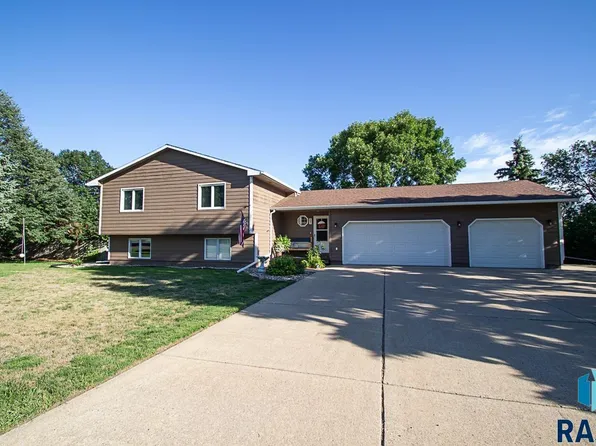 405 E 7th St, Crooks, SD 57020