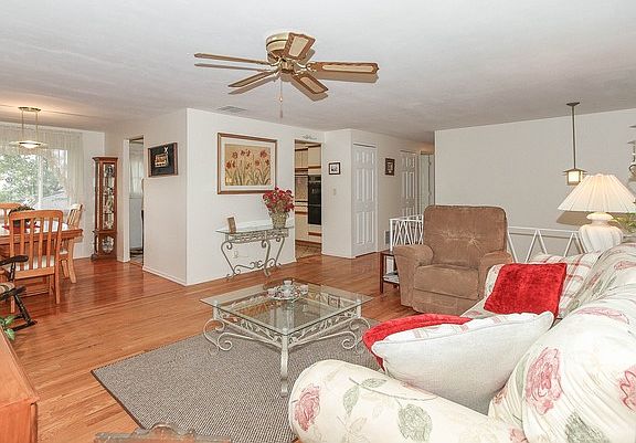 4th image of 1901 Kingston Ln