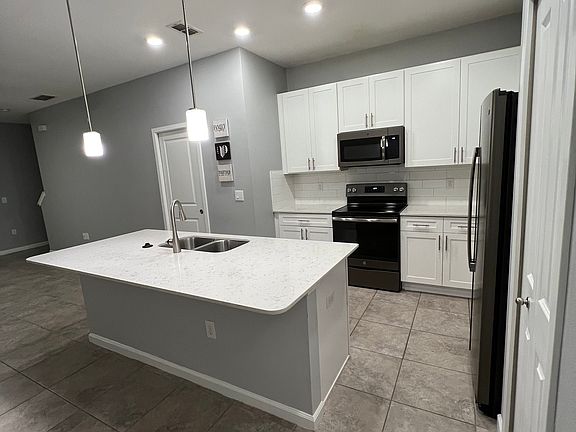 3rd image of 9036 Tecumseh Dr