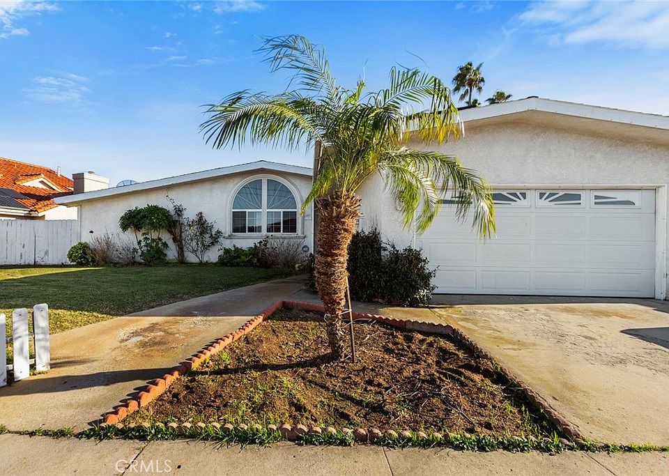1st image of 3039 Poinsettia Dr