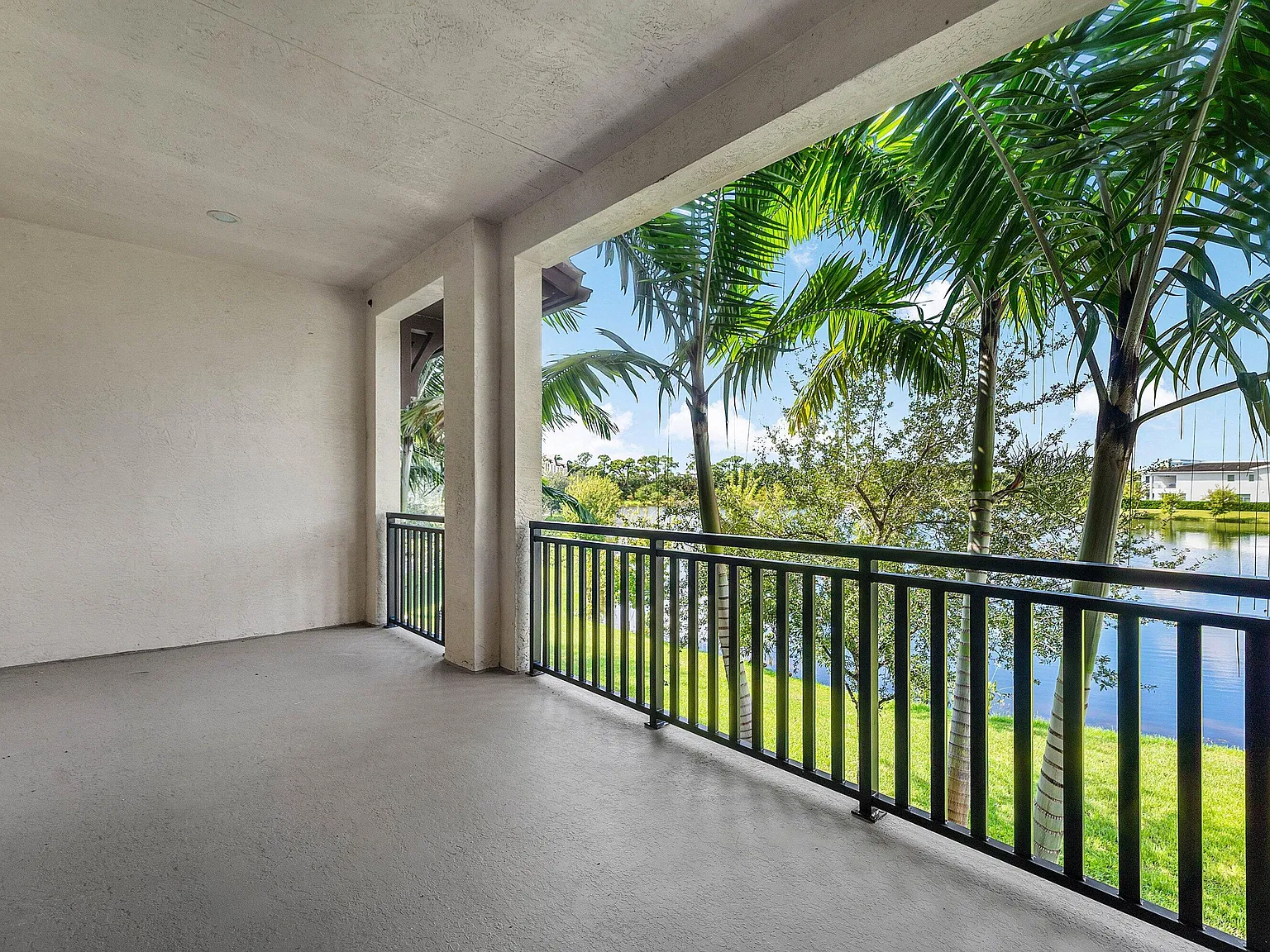 3 bed, 3.5 bath, 2252 sqft, $5,900 — Photo 2