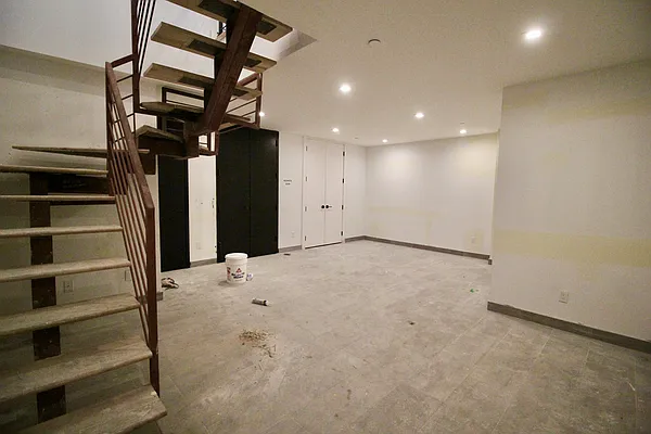 Rented by Hagstrom Management Inc | media 23