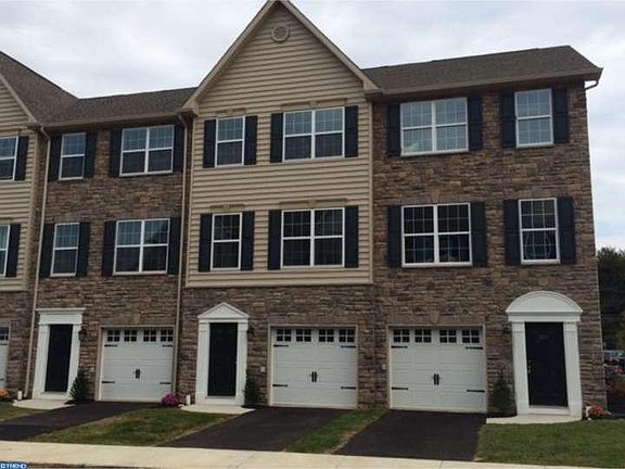 2nd image of 1521 Brookstone Pl